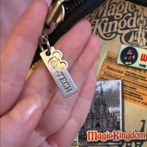 Disney Reversible Laptop Sleeve - Picture 3 of 3